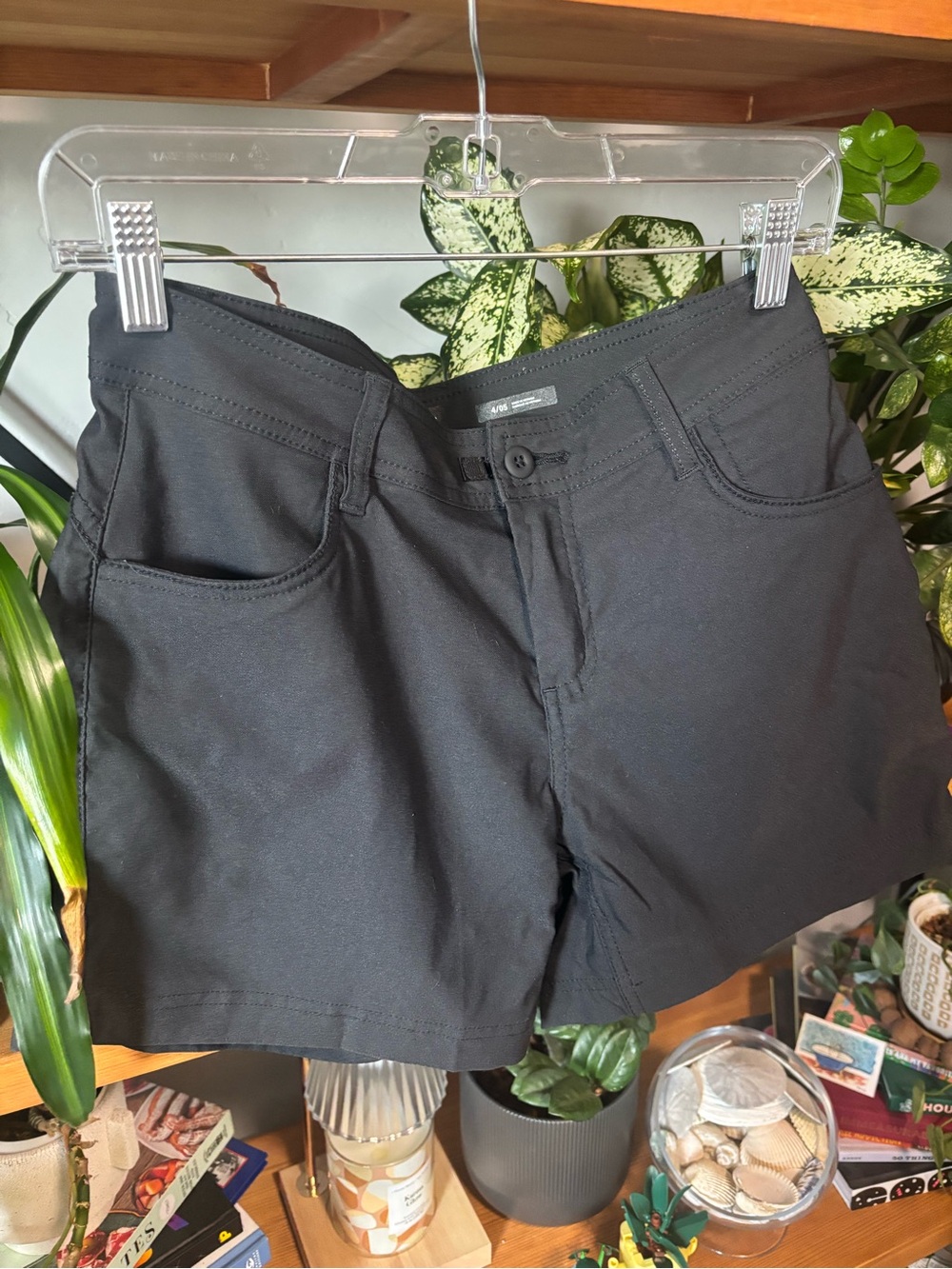Prana Women's Black Egress Eco Shorts 5" | 4/05 - Picture 5 of 7